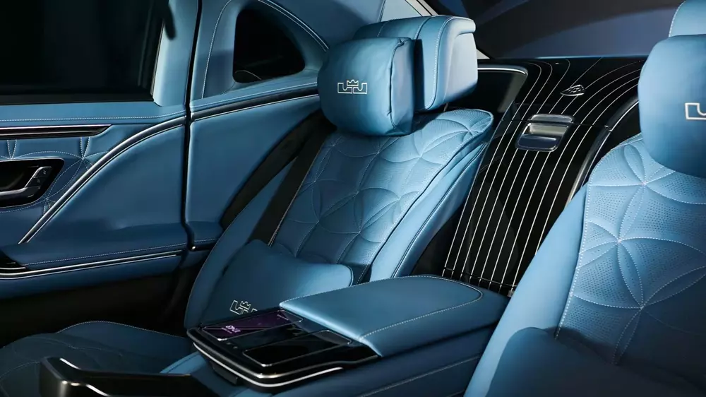 Trên ghế của chiếc Mercedes-Maybach S-Class là chỉ khâu màu trắng tương phản Trên ghế của chiếc Mercedes-Maybach S-Class là chỉ khâu màu trắng tương phản