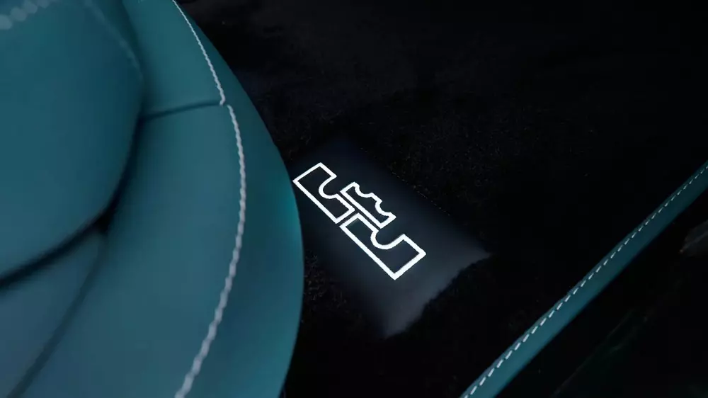 Bên trong chiếc Mercedes-Maybach S-Class cũng có logo LB ở nhiều vị trí Bên trong chiếc Mercedes-Maybach S-Class cũng có logo LB ở nhiều vị trí