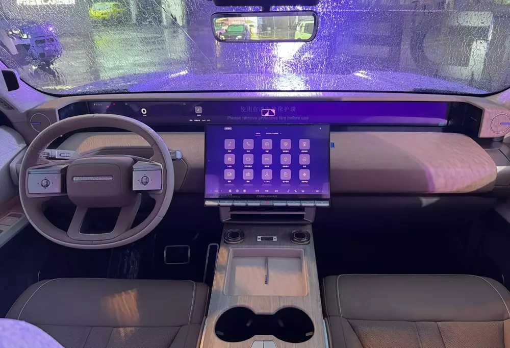 Khoang lái của Freelander 8