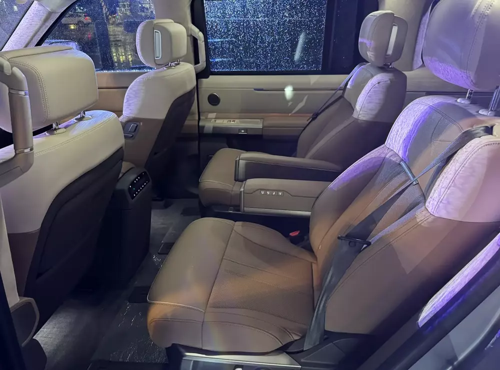 2 ghế thương gia phía sau của Freelander 8