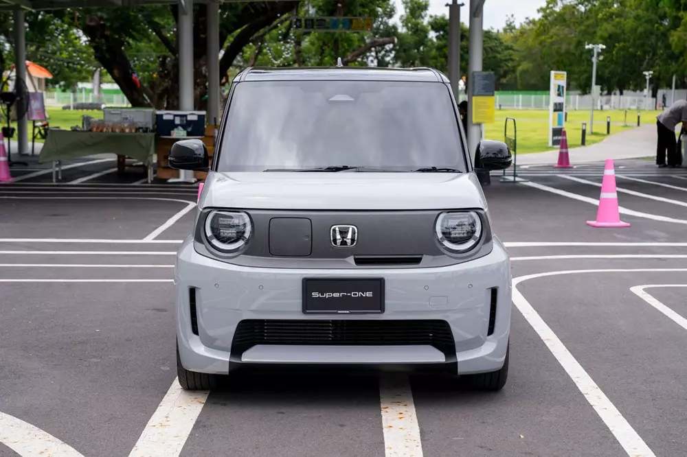 Honda Super-One có phạm vi di chuyển 205 km Honda Super-One có phạm vi di chuyển 205 km