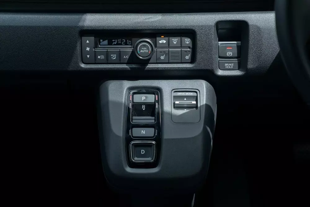 Cụm điều khiển trung tâm với các nút bấm chuyển số của Honda Super-One Cụm điều khiển trung tâm với các nút bấm chuyển số của Honda Super-One