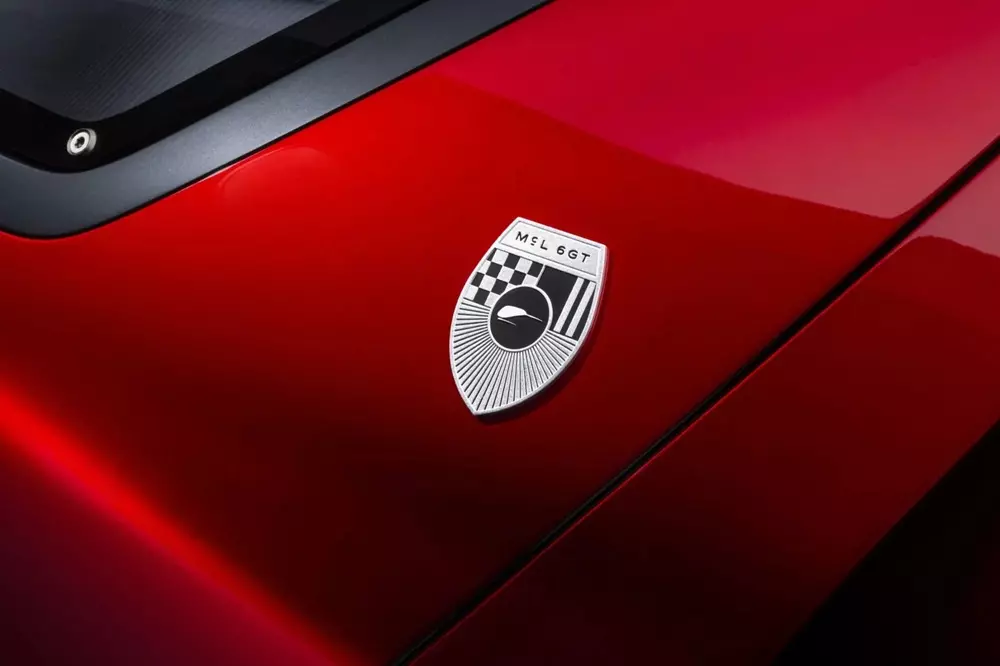 McLaren McL 6GT sở hữu logo chim Kiwi trên thân xe McLaren McL 6GT sở hữu logo chim Kiwi trên thân xe