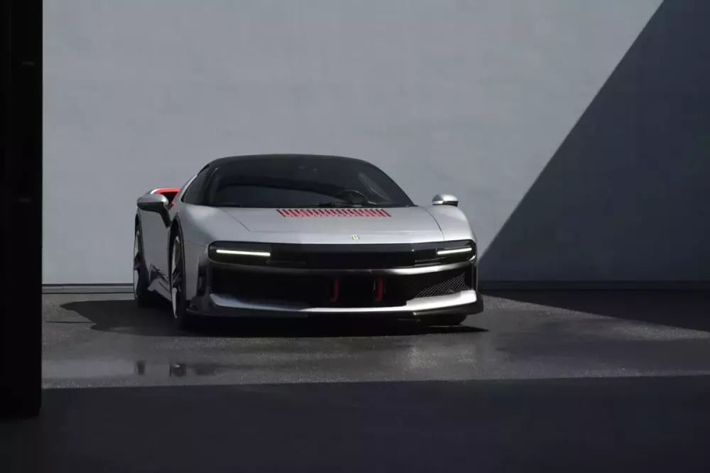 Ferrari CZ26 đã được thay đổi đáng kể về thiết kế so với SF90 Stradale Ferrari CZ26 đã được thay đổi đáng kể về thiết kế so với SF90 Stradale