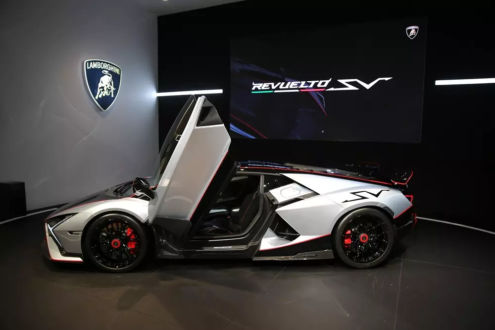 Lamborghini Revuelto SV được trang bị hệ thống treo cải tiến