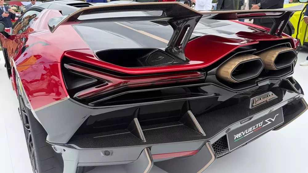 Lamborghini Revuelto SV sở hữu lực ép xuống mặt đường lớn để vận hành ổn định ở tốc độ cao