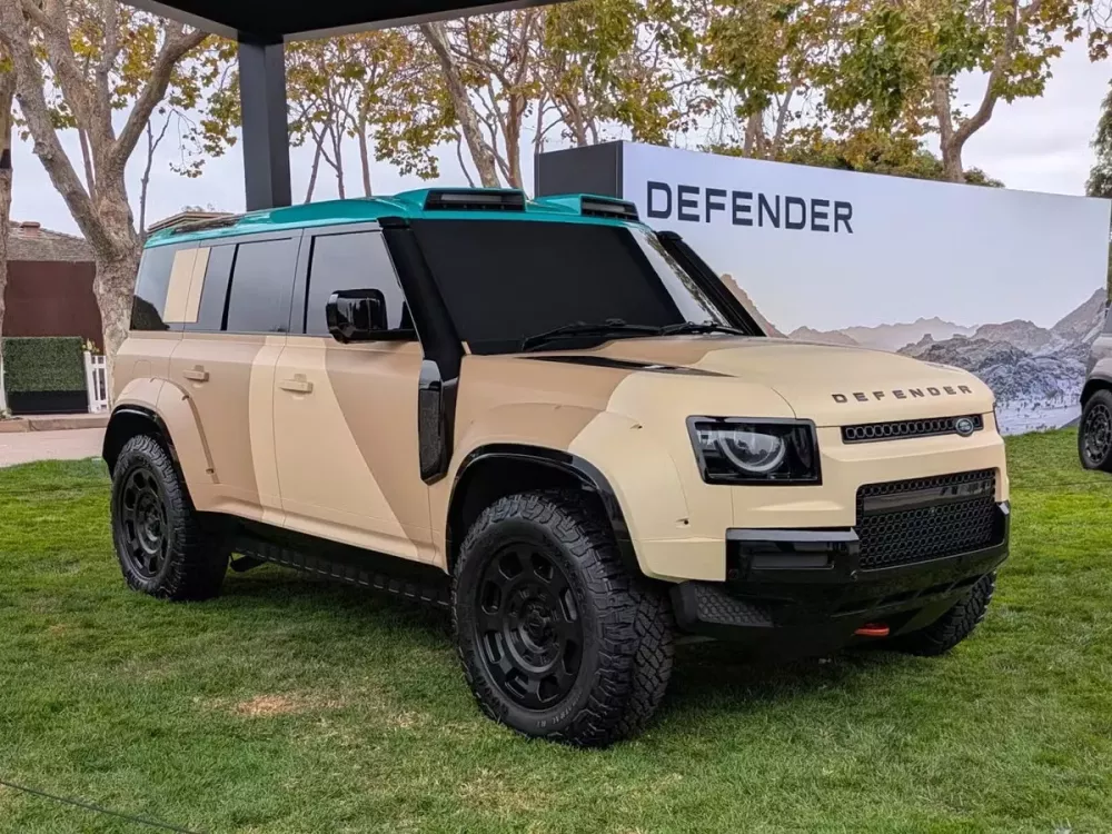 Land Rover Defender Dakar trình làng như phiên bản đường phố của chiếc xe chinh phục giải đua khắc nghiệt nhất hành tinh Land Rover Defender Dakar trình làng như phiên bản đường phố của chiếc xe chinh phục giải đua khắc nghiệt nhất hành tinh