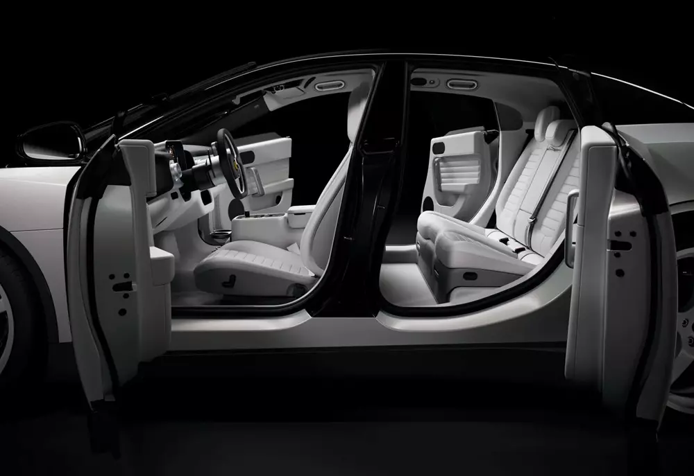 Chiếc Ferrari Luce của ông Wertheim sở hữu nội thất bọc da màu trắng tương tự ngoại thất Chiếc Ferrari Luce của ông Wertheim sở hữu nội thất bọc da màu trắng tương tự ngoại thất