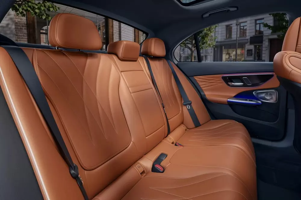 Hàng ghế sau rộng rãi của Mercedes-Benz C-Class 2027 Hàng ghế sau rộng rãi của Mercedes-Benz C-Class 2027