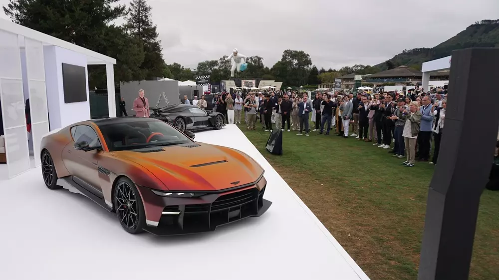 Aston Martin Valen trình làng tại Tuần lễ Xe hơi Monterey 2026 Aston Martin Valen trình làng tại Tuần lễ Xe hơi Monterey 2026