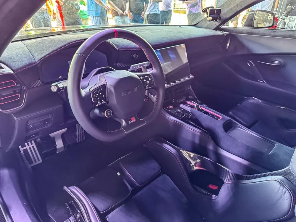 Khoang lái đậm chất thể thao của Toyota GR GT