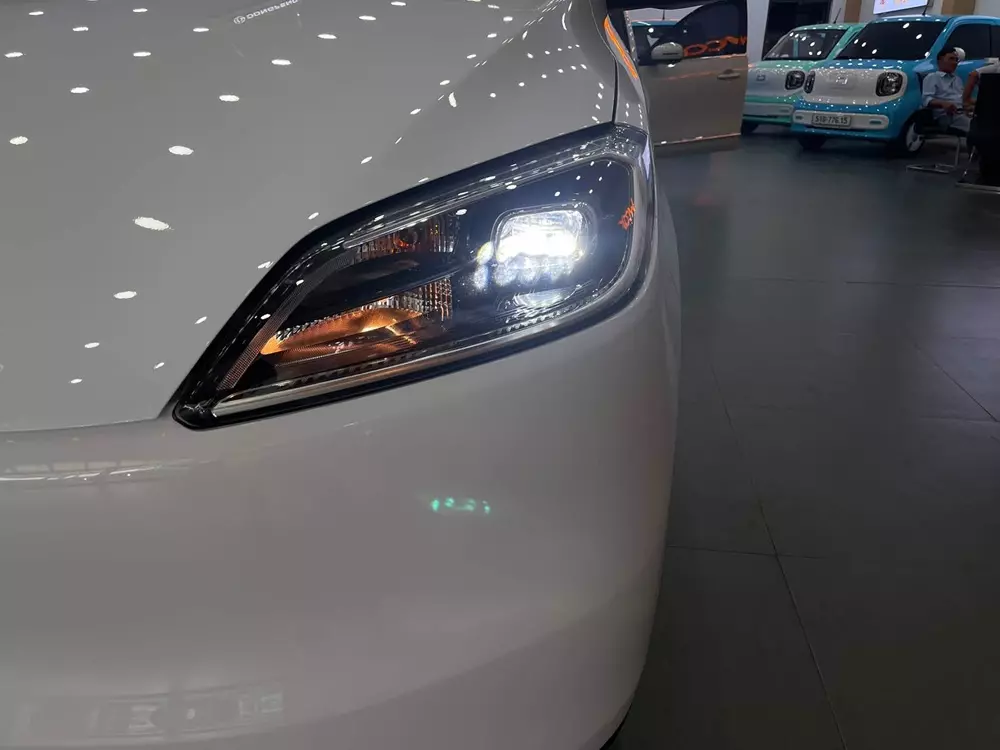 Wuling Grango dùng đèn pha LED