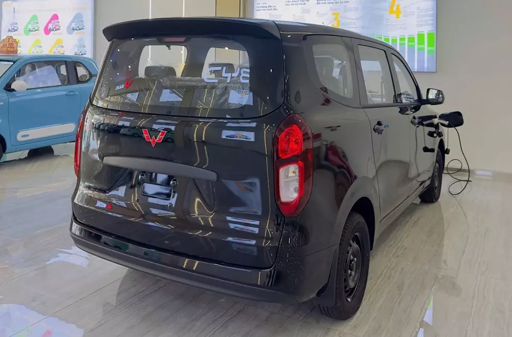 Khu vực phía sau của Wuling Grango có thiết kế phẳng và đơn giản