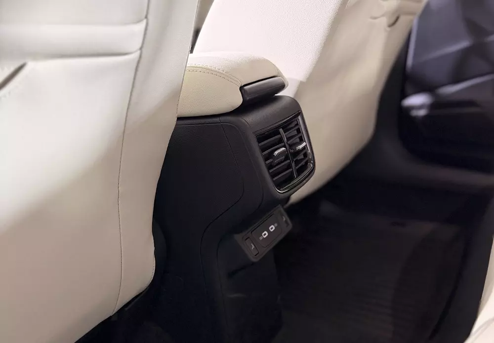 Cửa gió điều hòa dành cho hàng ghế sau của Skoda Slavia 2027 Cửa gió điều hòa dành cho hàng ghế sau của Skoda Slavia 2027
