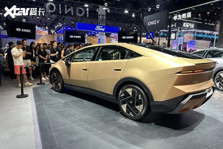 Cụm đèn hậu của Hyundai Ioniq V có thiết kế mỏng Cụm đèn hậu của Hyundai Ioniq V có thiết kế mỏng