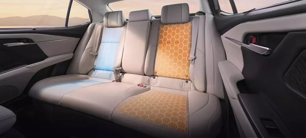 Hàng ghế sau của Toyota Camry 2027 cũng có tính năng sưởi và thông gió