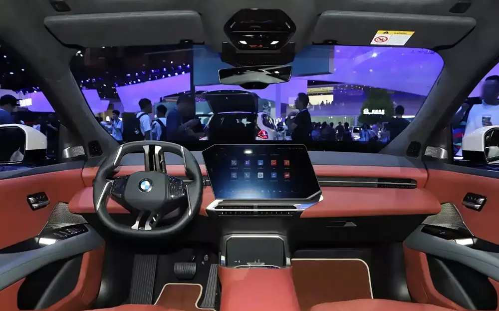 Khoang lái của BMW iX3 L 2026