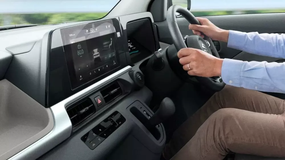 Khoang lái của Suzuki e Sky