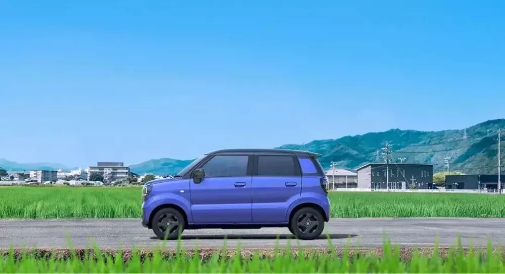 Suzuki e Sky là xe kei car nên kích thước rất nhỏ