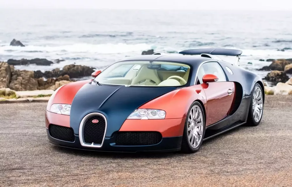 Bugatti La Maison Pur Sang Veyron 20 Years được sơn 2 màu cam và xanh đậm Bugatti La Maison Pur Sang Veyron 20 Years được sơn 2 màu cam và xanh đậm