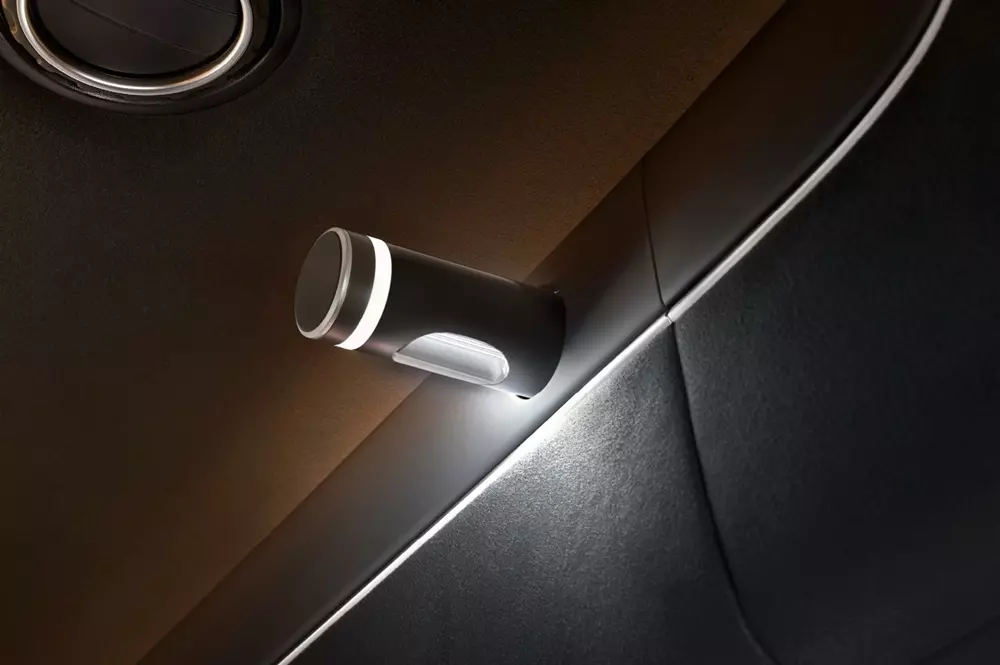 Đèn đọc sách dạng LED có thể bật lên/thụt xuống của Hyundai Palisade High Roof 2027