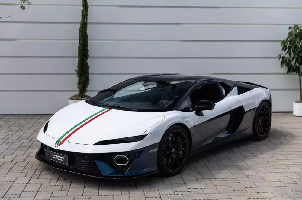 Siêu xe Lamborghini Tricolore trở lại sau 15 năm vắng bóng