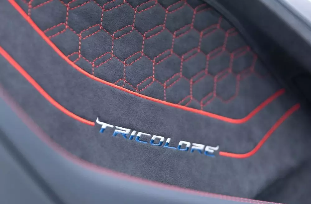 Ghế của Lamborghini Temerario Tricolore được bọc da màu đen với chỉ khâu đỏ tương phản