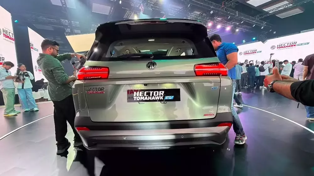 MG bán SUV điện 3 hàng ghế với giá không kèm pin siêu rẻ