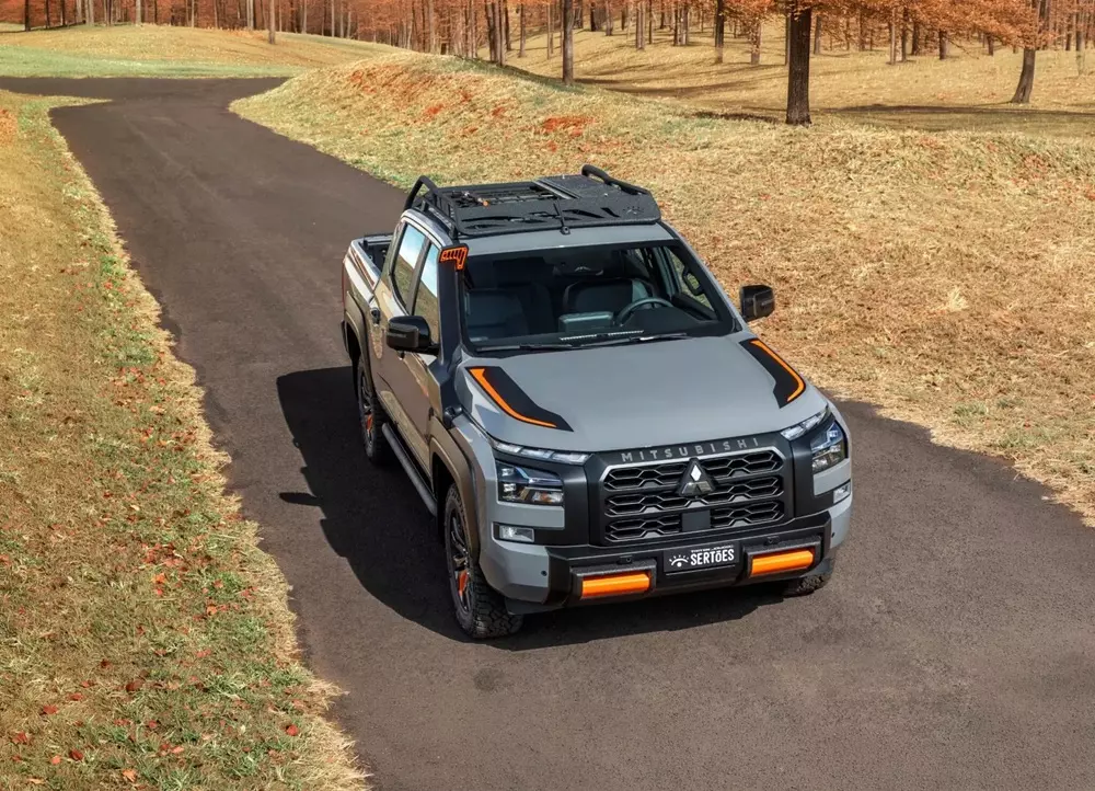 Mitsubishi Triton Savana Sertões sơn màu xám xi-măng Mitsubishi Triton Savana Sertões sơn màu xám xi-măng