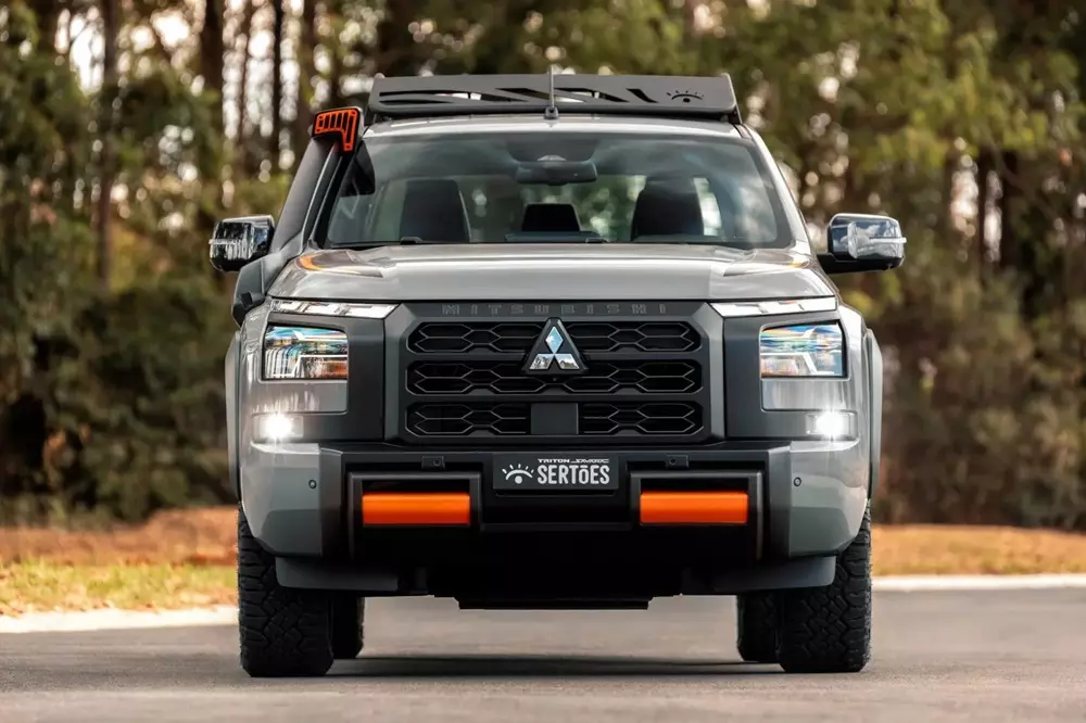 Mitsubishi Triton Savana Sertões có ống thở Mitsubishi Triton Savana Sertões có ống thở