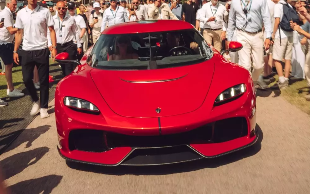 Chiếc Koenigsegg Gemera trị giá 3 triệu USD đầu tiên trên thế giới được bàn giao cho chủ nhân vào tuần trước