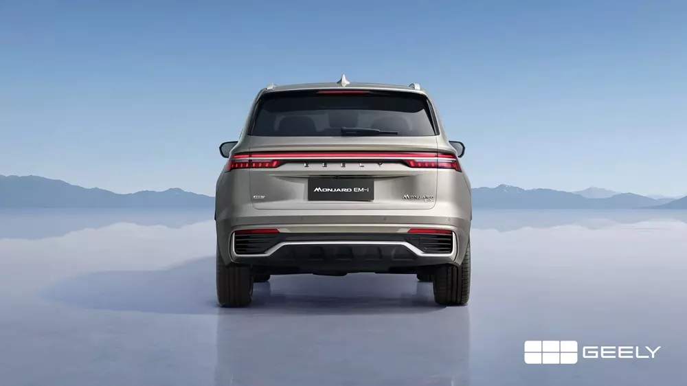 Geely Monjaro EM-i sở hữu khe gió giả cỡ lớn trên cản sau