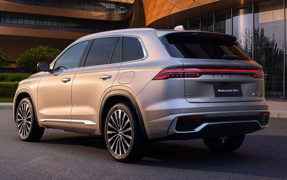 Geely Monjaro EM-i dùng động cơ hybrid sạc điện tiết kiệm xăng