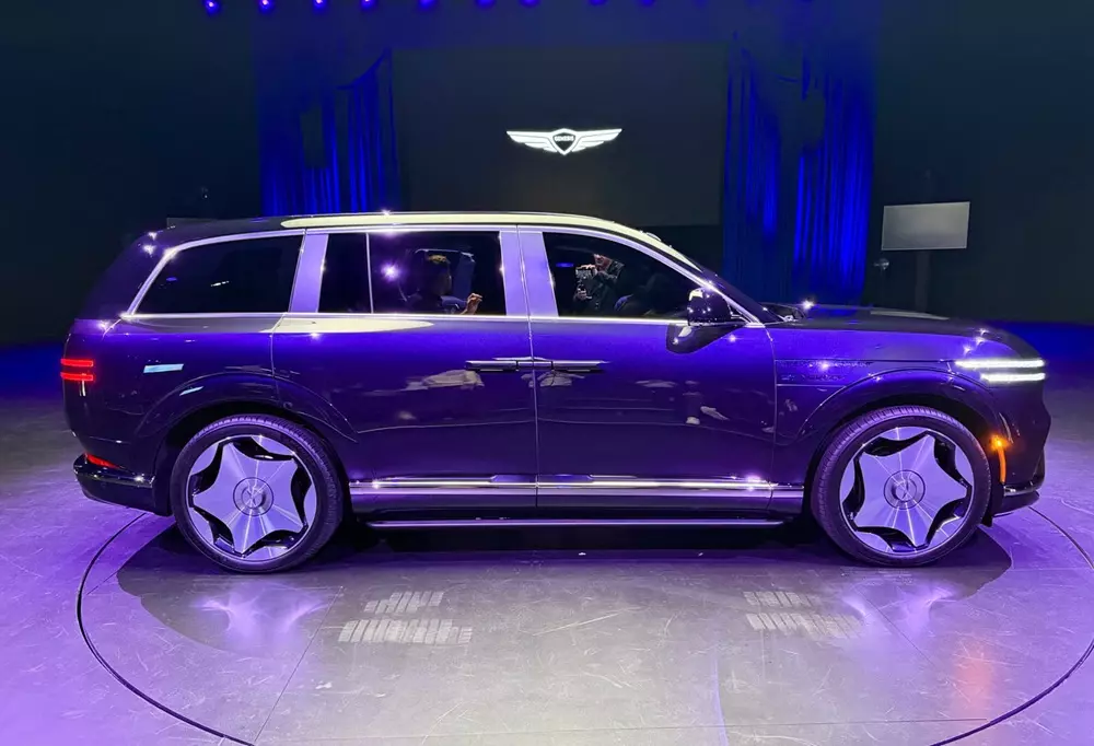 Genesis GV90 là SUV hạng sang cỡ lớn chạy hoàn toàn bằng điện