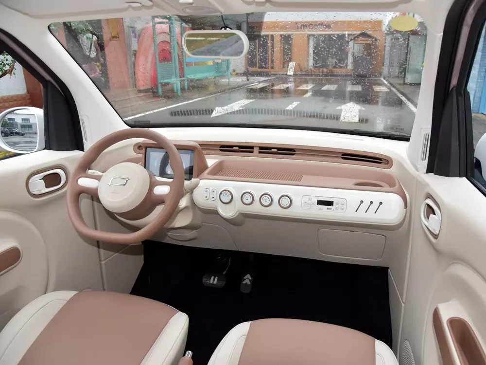 Khoang lái của Bestune Xiaoma 222 Khoang lái của Bestune Xiaoma 222
