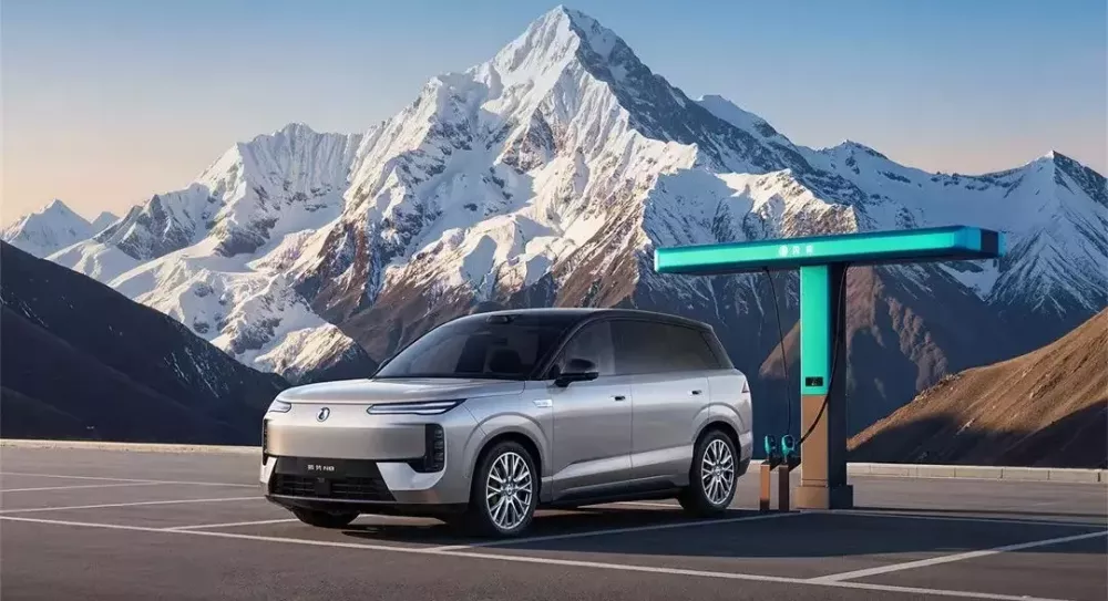 BYD Denza N8 hỗ trợ sạc nhanh trong thời gian chưa đến 10 phút