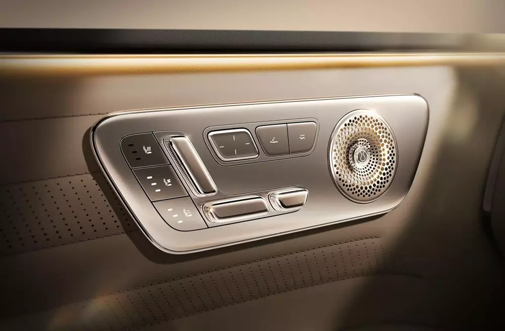 Cụm điều khiển trên táp-pi cửa của BYD Denza N8