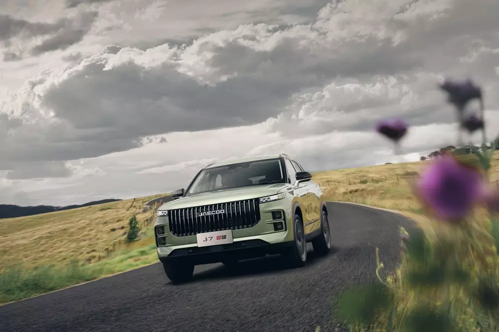 Jaecoo J7 PHEV AWD có khả năng chạy không cần xăng thấp hơn phiên bản FWD