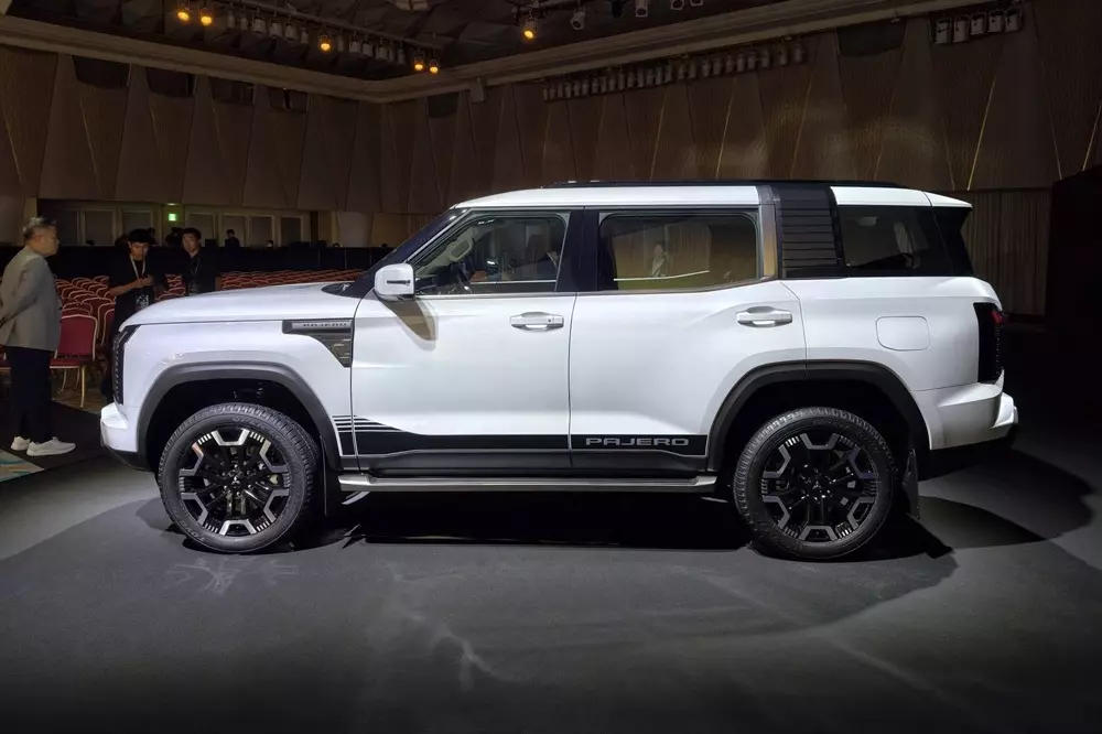 Mitsubishi Pajero 2027 cạnh tranh trong phân khúc SUV cỡ trung