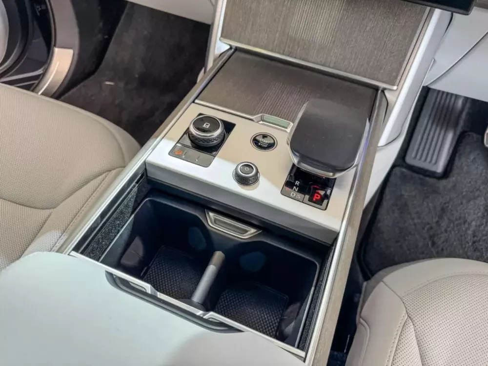 Cụm điều khiển trung tâm của Range Rover Electric Cụm điều khiển trung tâm của Range Rover Electric