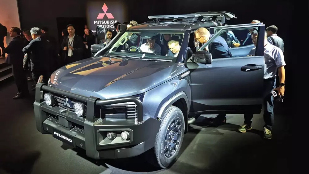 Chiếc Mitsubishi Pajero 2027 lắp thêm phụ kiện off-road Chiếc Mitsubishi Pajero 2027 lắp thêm phụ kiện off-road