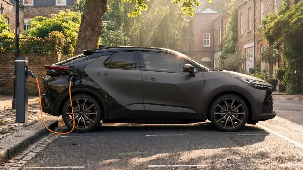 Toyota C-HR GR Sport 2027 có phiên bản PHEV Toyota C-HR GR Sport 2027 có phiên bản PHEV