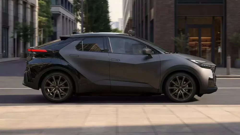 Toyota C-HR GR Sport 2027 còn có bộ mâm 20 inch mới Toyota C-HR GR Sport 2027 còn có bộ mâm 20 inch mới