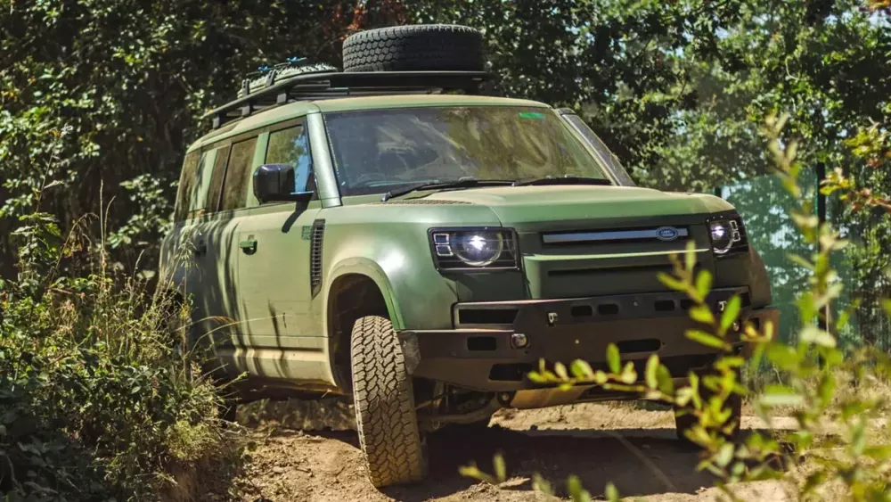Land Rover Defender Wolf Series II trình làng như xe chuyên phục vụ quân đội