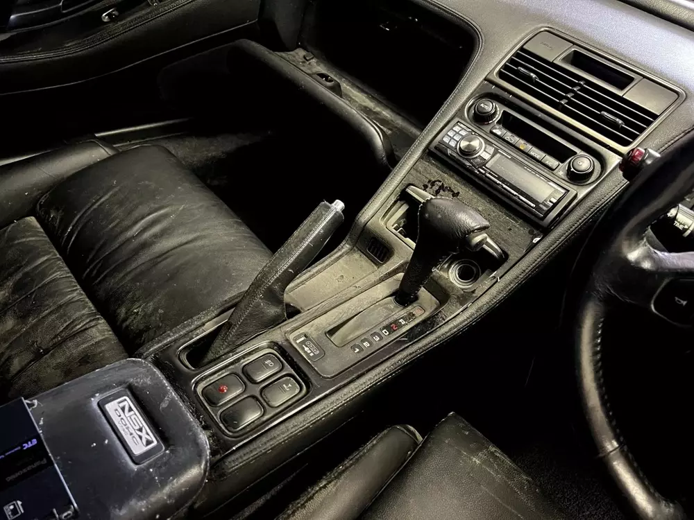 Nội thất bên trong chiếc Honda NSX bị ngập nước Nội thất bên trong chiếc Honda NSX bị ngập nước