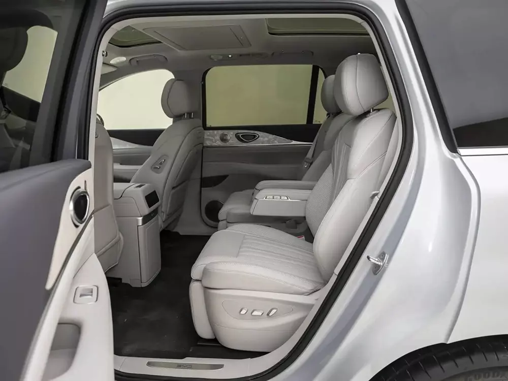 Hàng ghế thứ hai của BYD Sealion 08