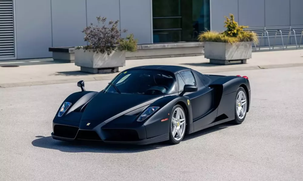 Chiếc Ferrari Enzo sơn đen nhám duy nhất trên thế giới