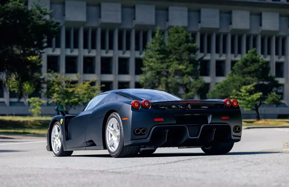 Chiếc Ferrari Enzo này từng thuộc sở hữu của Hoàng gia Brunei