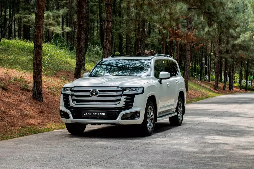Toyota Land Cruiser 300 Series phiên bản hybrid chính thức ra mắt Việt Nam, giá từ 4,71 tỷ đồng Toyota Land Cruiser 300 Series phiên bản hybrid chính thức ra mắt Việt Nam, giá từ 4,71 tỷ đồng