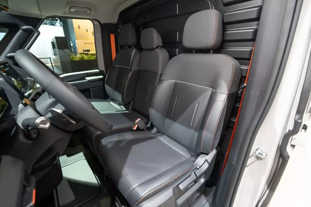 Kia PV7 Cargo chỉ có 1 hàng ghế với 3 chỗ ngồi Kia PV7 Cargo chỉ có 1 hàng ghế với 3 chỗ ngồi